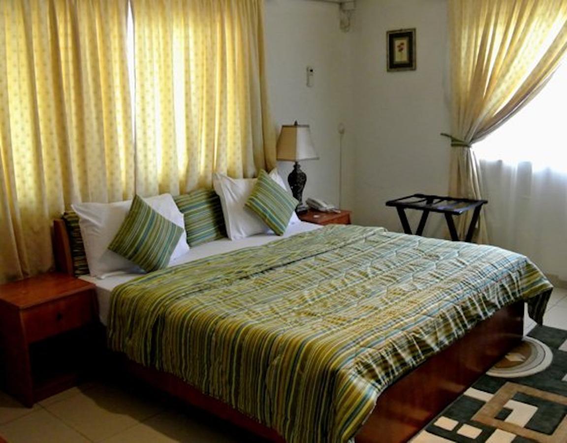 La Playa Suites Lagos Luaran gambar